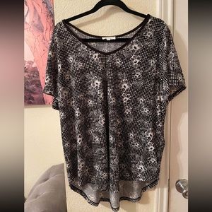 Aronia Plus Size Women’s thin black & white floral top size 3 New